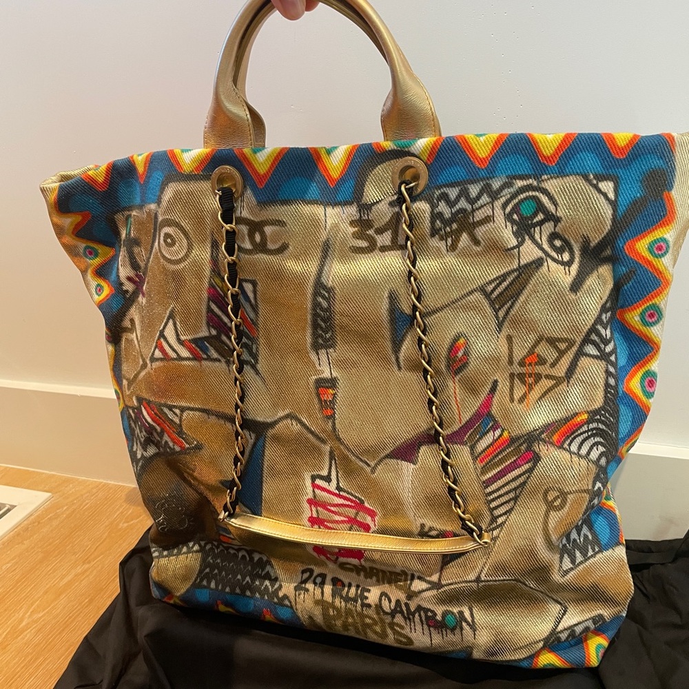 Chanel 2019 Paris-New York Street Spirit Maxi Shopping Bag w/ Tags